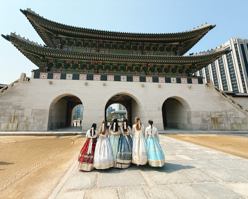 Hanbok Experience & Royal Palace Gwanghwamun Visit