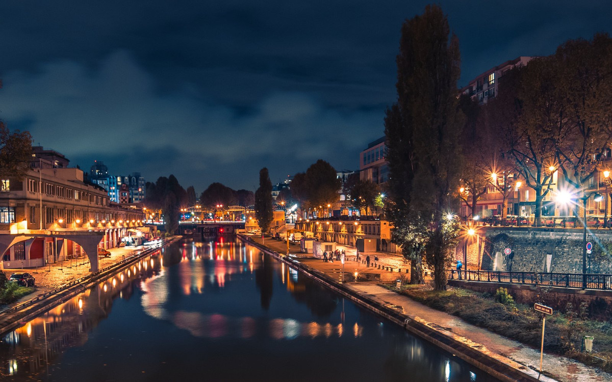 Paris by Night Walk: Bastille & Canal Saint-Martin