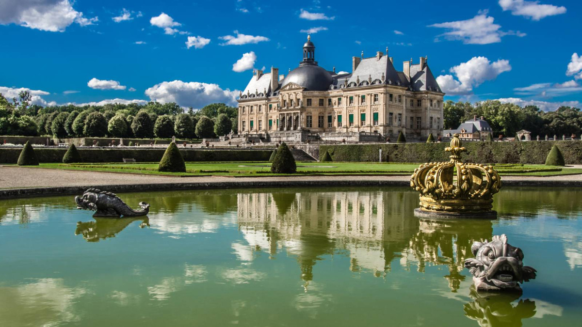 Fontainebleau Castle & Gardens Excursion