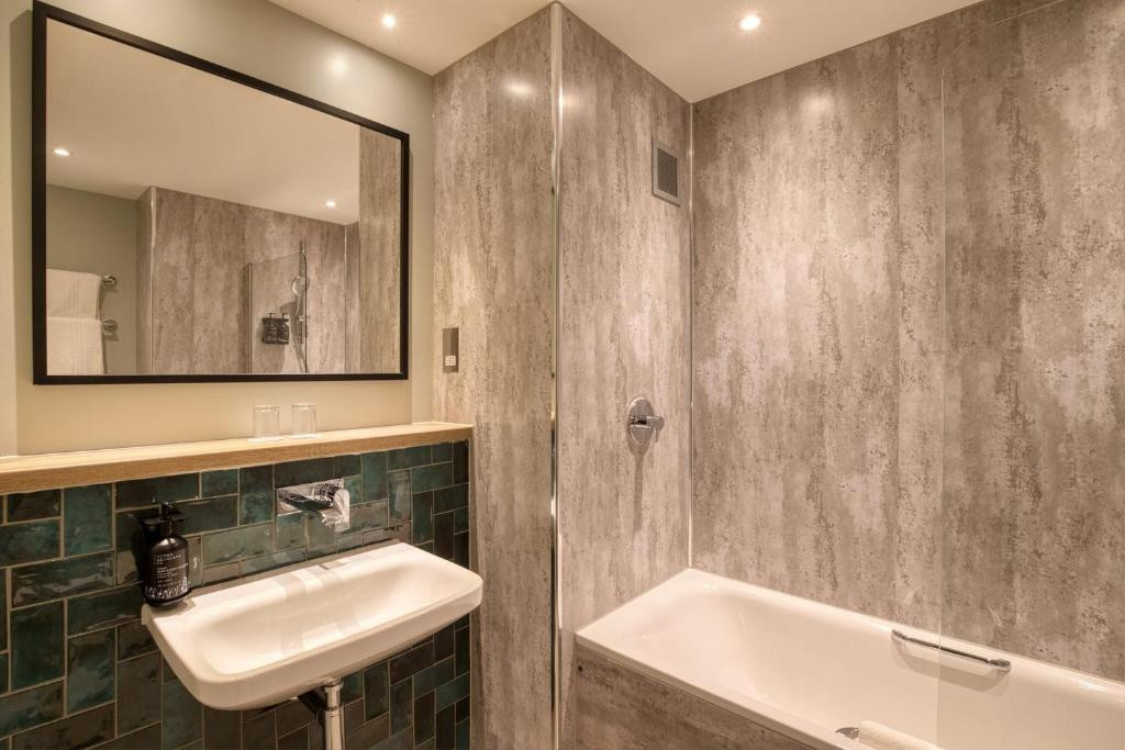 Shared Twin Room at a London Hotel