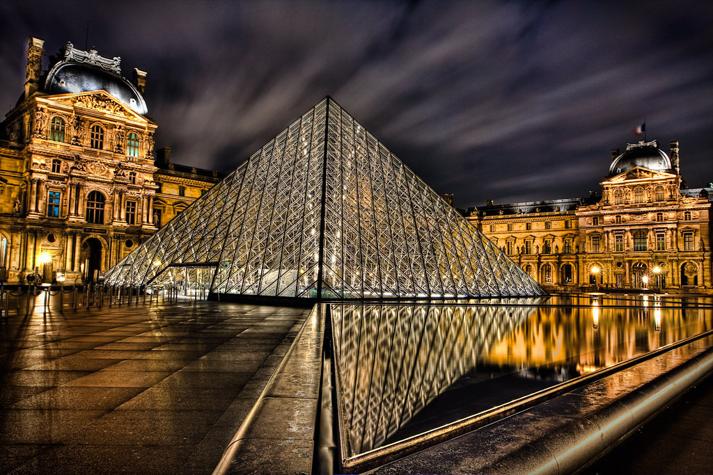 Paris by Night Walk: Louvre, Tuileries & Place Vendôme