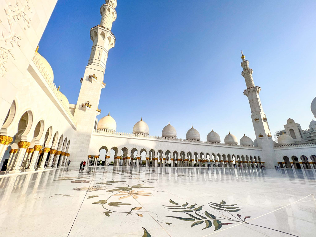 Abu Dhabi Mosque and Louvre Museum + Qasr Al Watan Palace