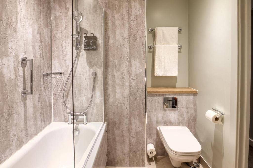 Shared Twin Room at a London Hotel
