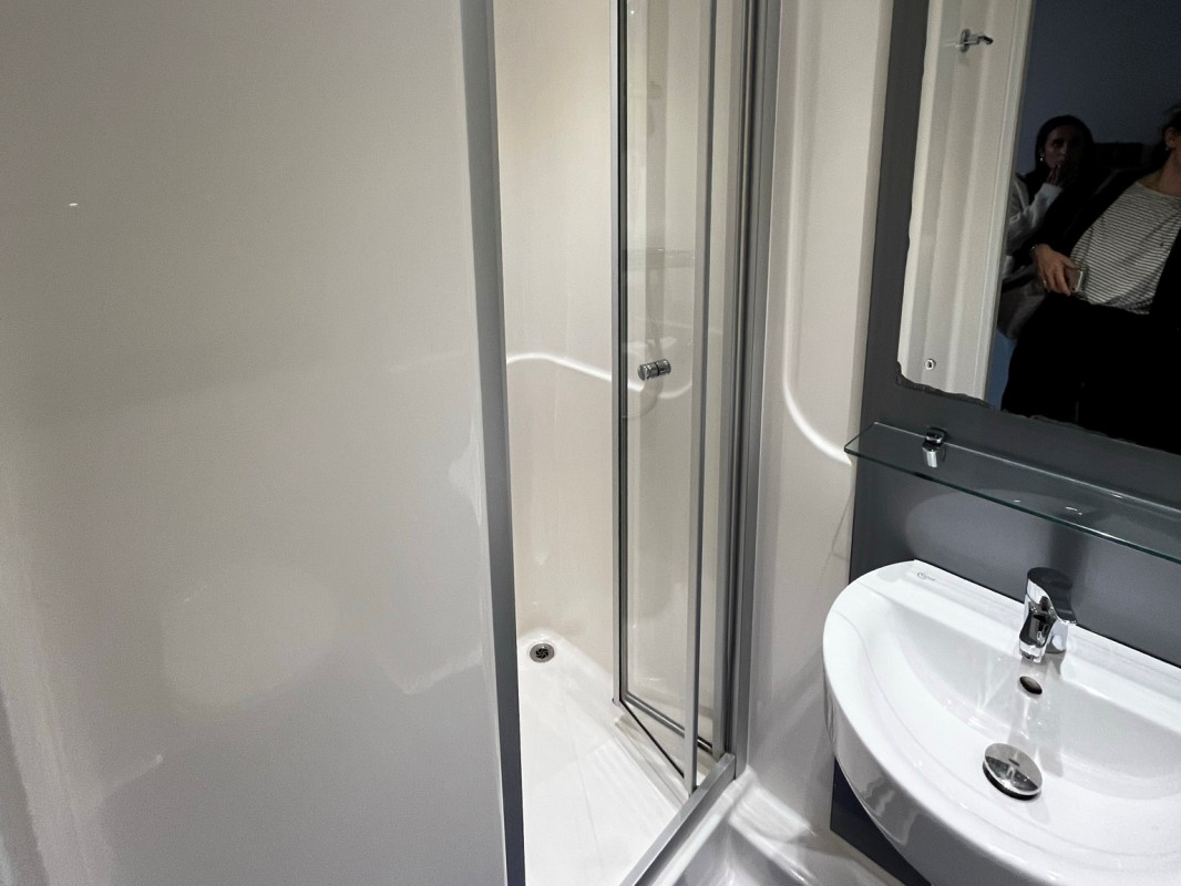 Lansdowne Point Single Room