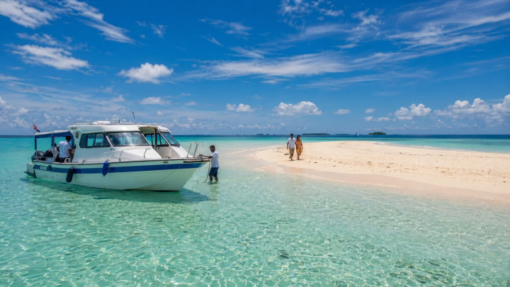 Maldives Winter Camp (ages 9–19)