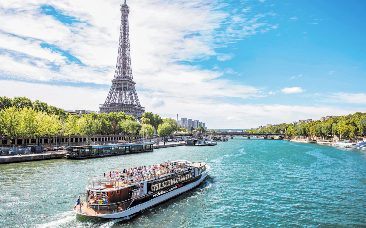 Seine River Cruise & Iconic Bridge Walk