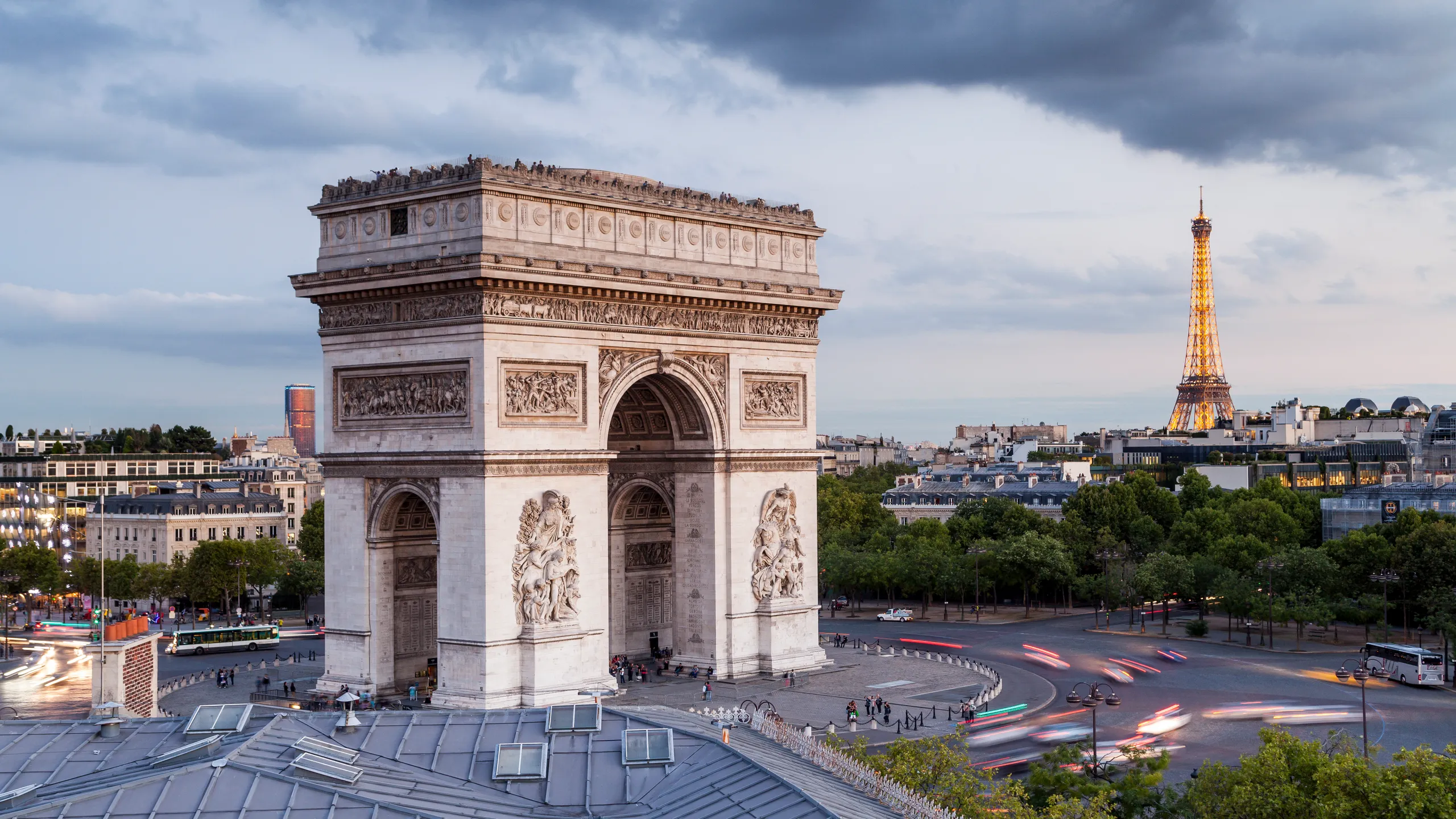 Arc de Triomphe & Champs-Élysées
