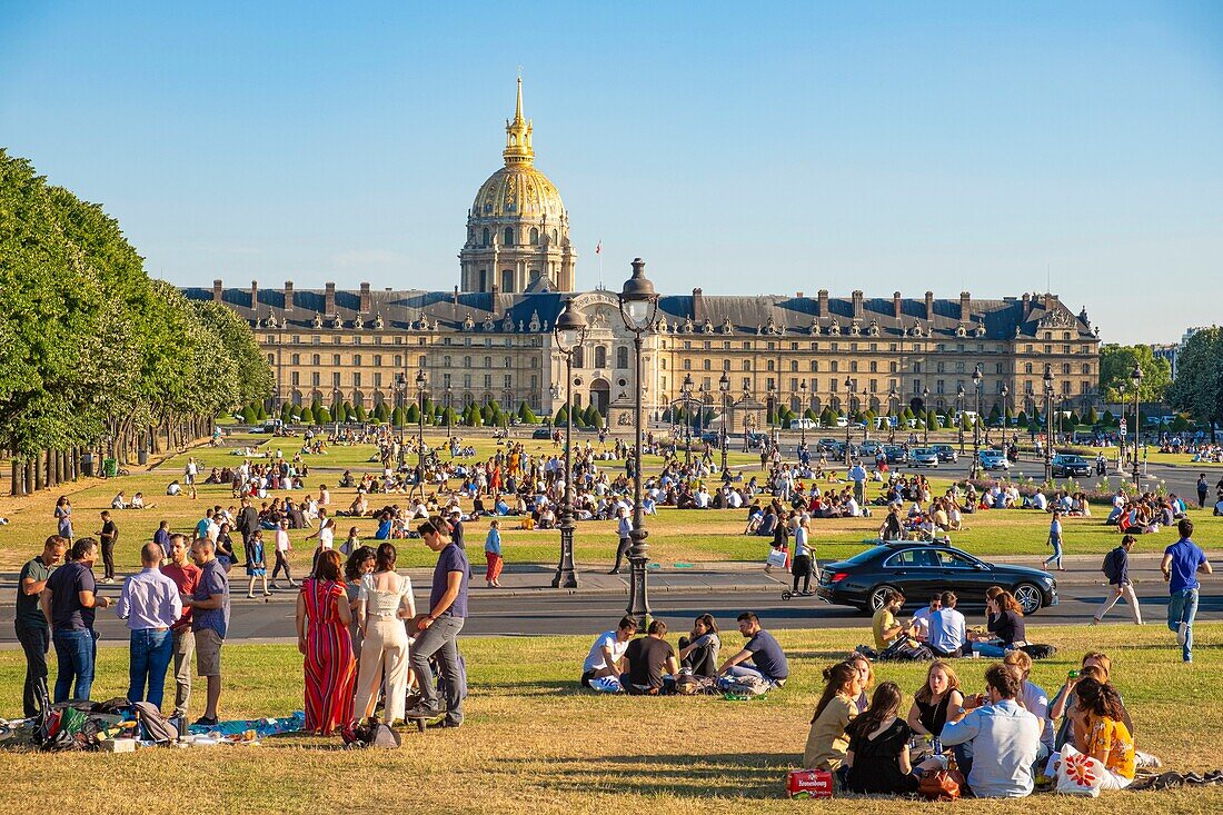 Esplanade des Invalides, Army Museum & Napoleon’s Tomb