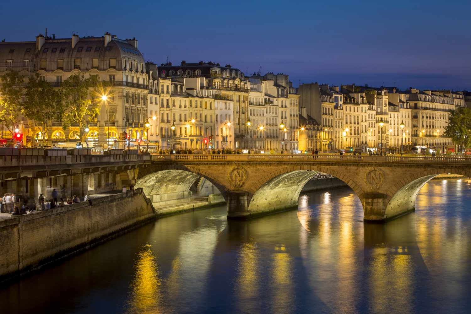Paris by Night Walk: Pont Neuf & Seine River Banks