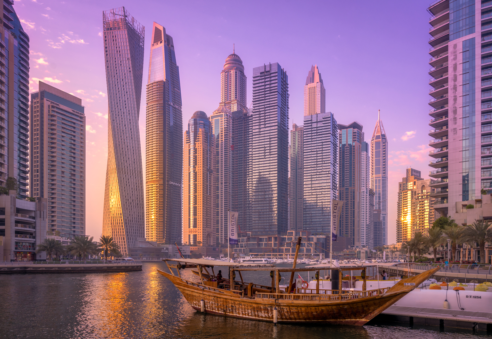 Marina Moonlit Promenade & Skyline Views