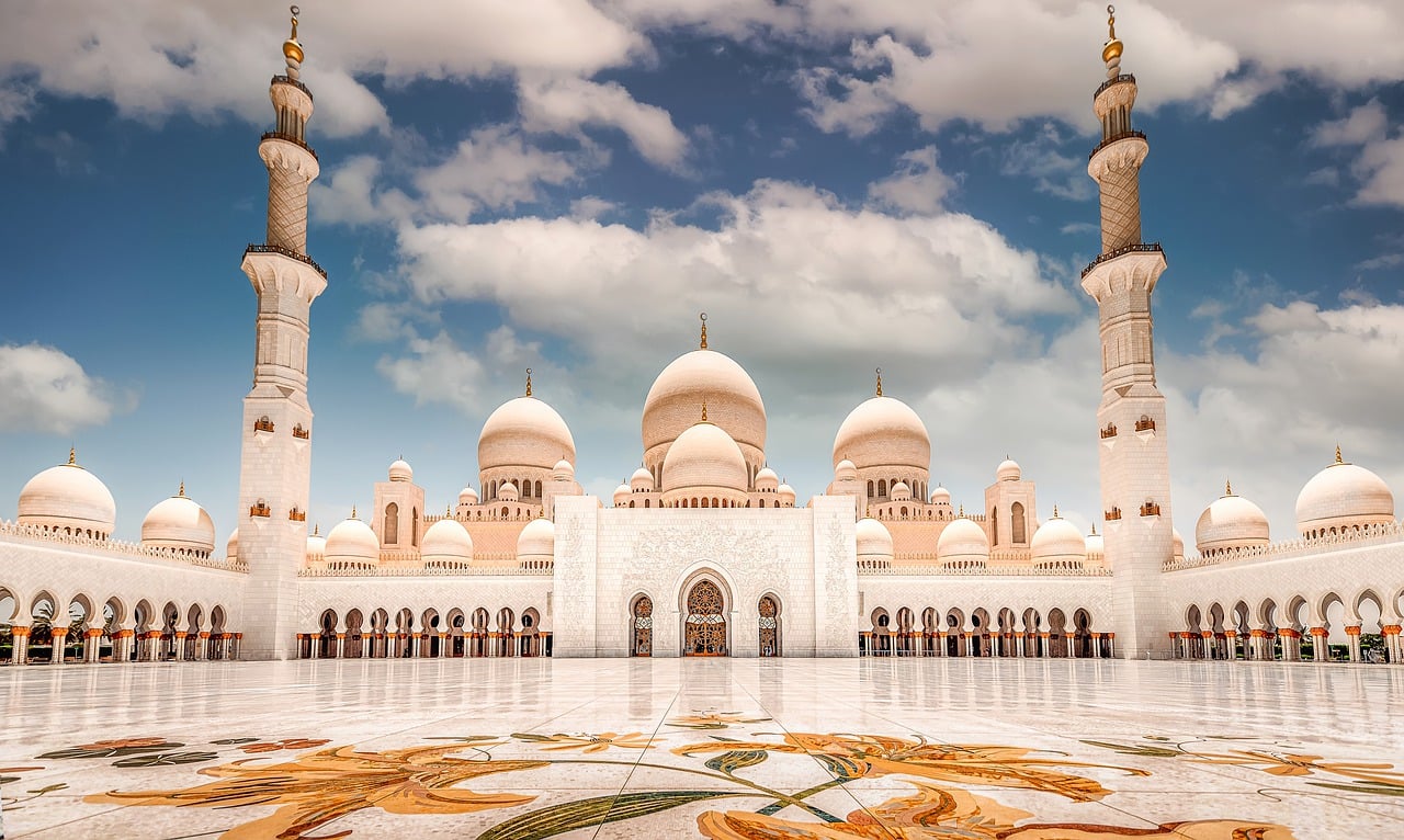 Abu Dhabi: Sheikh Zayed Grand Mosque, Louvre & Yas Mall