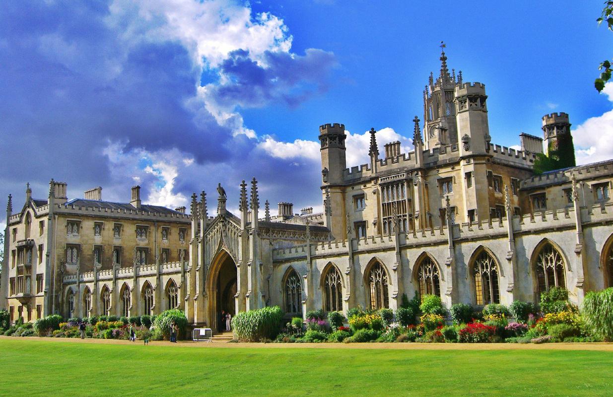 Cambridge University Walking Tour